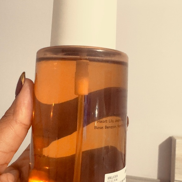 Phlur Vanilla Skin and Heavy Cream Fragrance Mists - Picture 3 of 4